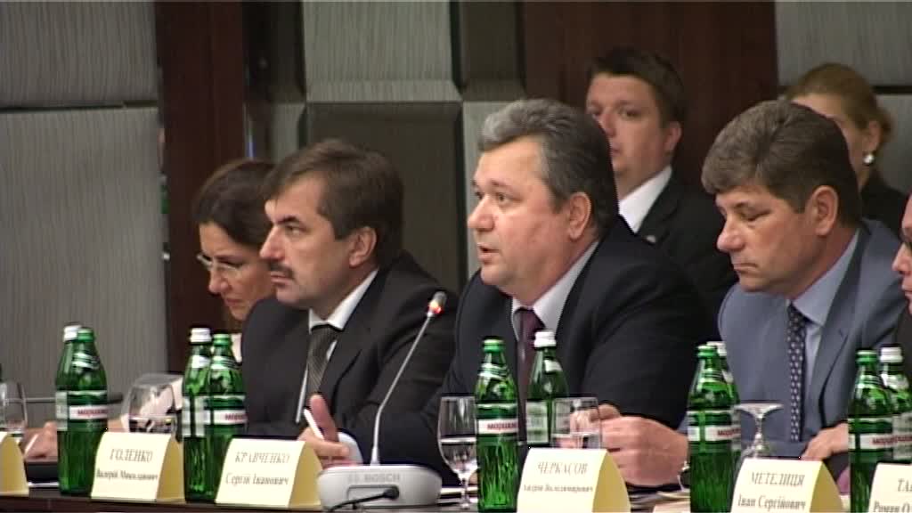 Валерий Голенко (второй справа)