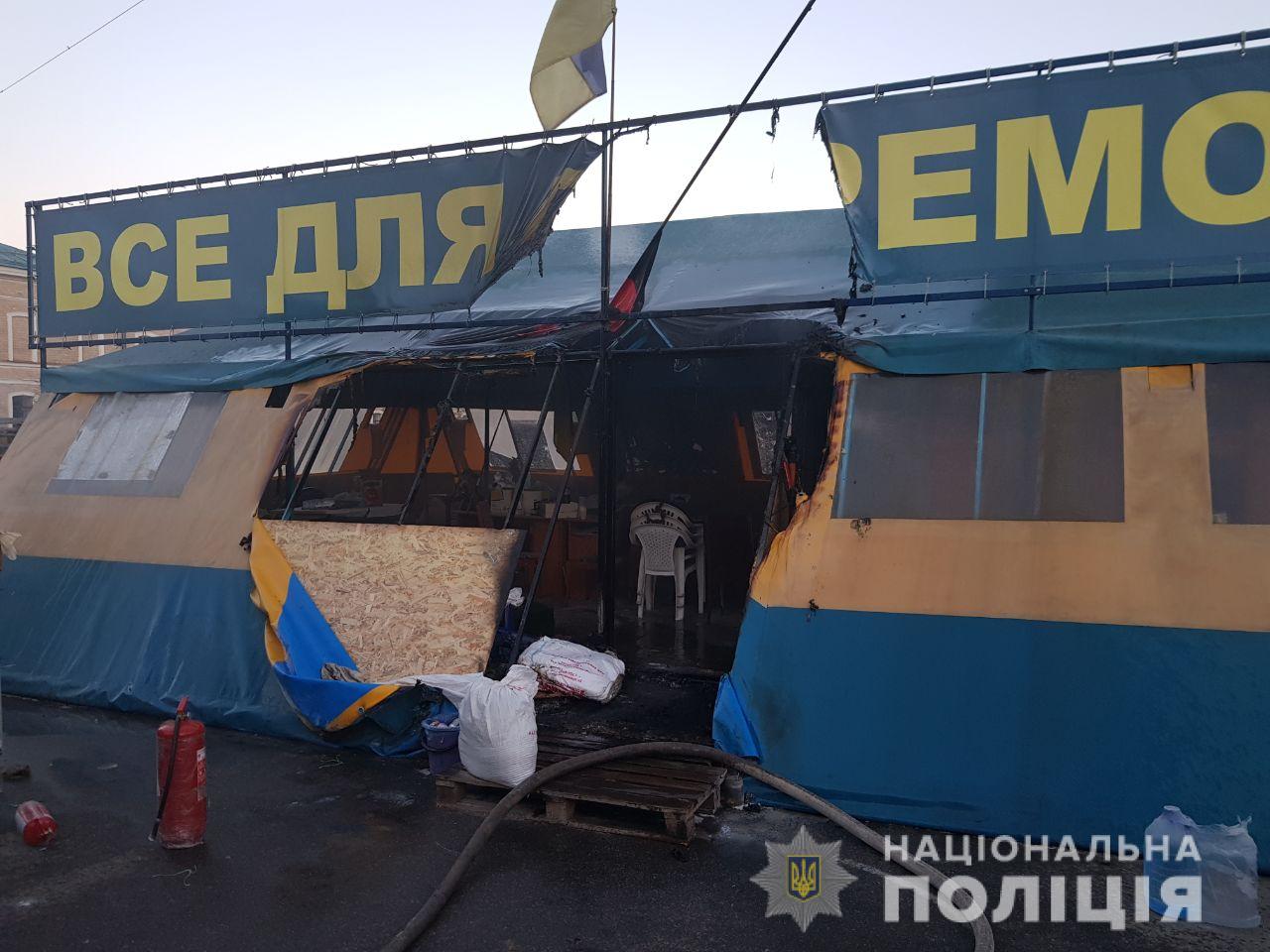 Намет після пожежі. Фото поліції